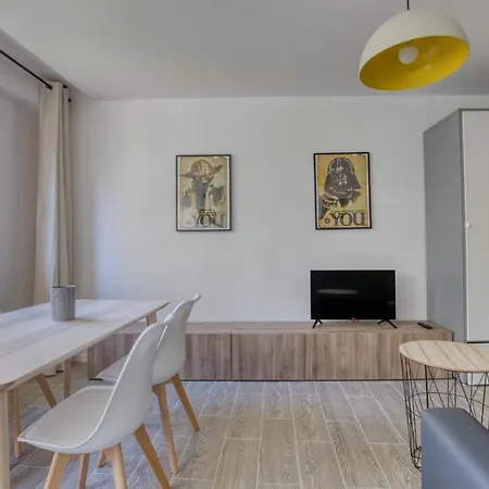 Charming In The Heart Of The 19th Apartment *
